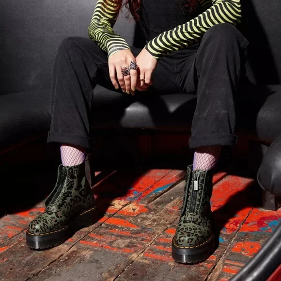DR. MARTENS SINCLAIR DISTORTED LEOPARD PRINT PLATFORM BOOTS - Picture 1 of 8